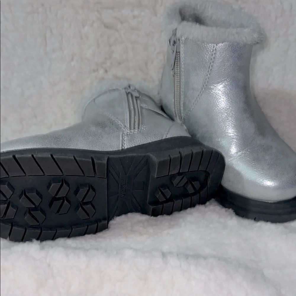OshKosh B'gosh Silver Kids Boots‎